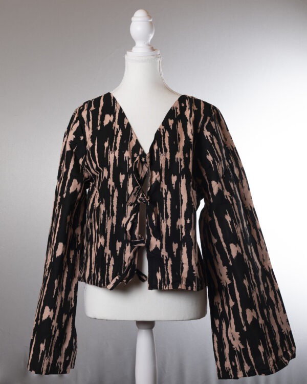 Tie Bluse